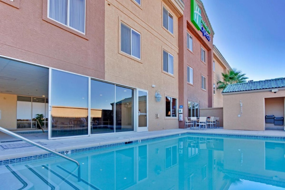 Holiday Inn Express Las Vegas-Nellis Image 12